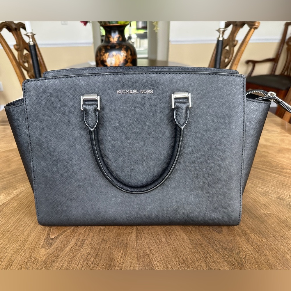 Michael Kors Selma Bag With Crossbody Strap